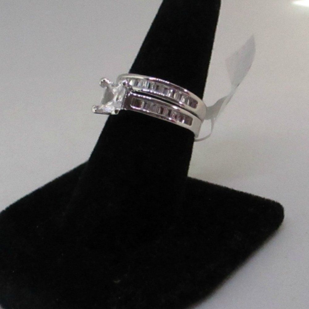 Wedding Rings Set Simulated Diamond - Picture 5 of 6